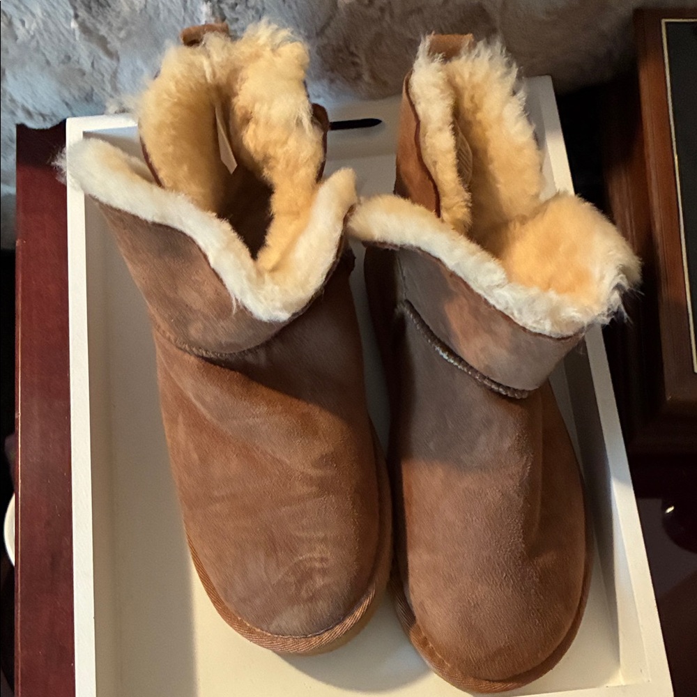 Dearfoams Brown Shearling-Lined Slippers